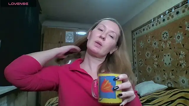 AnnaXLovers online show from December 5, 2025, 12:04 pm