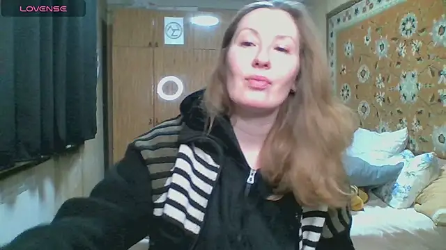 AnnaXLovers online show from January 15, 2026, 12:41 pm