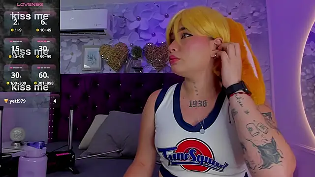 Danee 19  online show from February 12, 2025, 2:43 pm