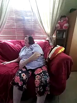 Bayou Woman68 online show from April 12, 2026, 7:17 pm