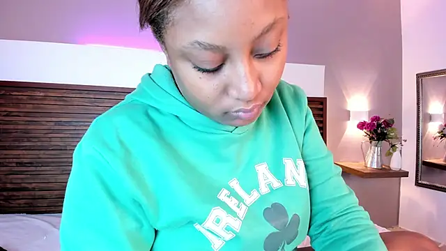 Adelehottman online show from February 18, 2026, 12:56 pm