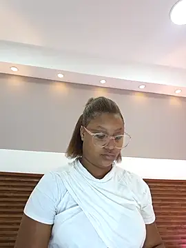 Adelehottman online show from February 3, 2026, 12:43 pm