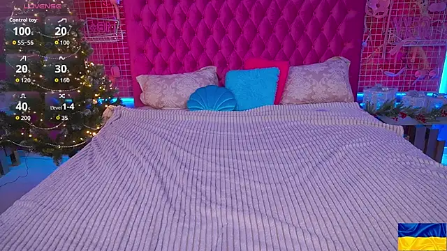 SusieWood online show from December 17, 2025, 8:58 pm