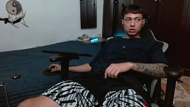 aaron blug online show from November 19, 2025, 10:54 pm