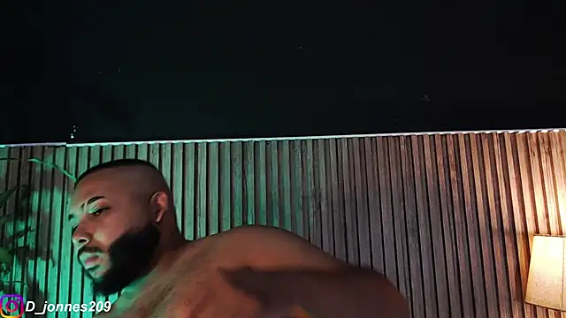 Snapshot of DilanJonnes_ chatting on September 21, 2025, 11:21 pm DilanJonnes online show from September 21, 2025, 11:21 pm