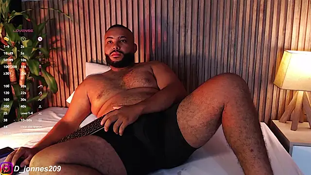 Snapshot of DilanJonnes_ chatting on September 14, 2025, 3:01 pm DilanJonnes online show from September 14, 2025, 3:01 pm