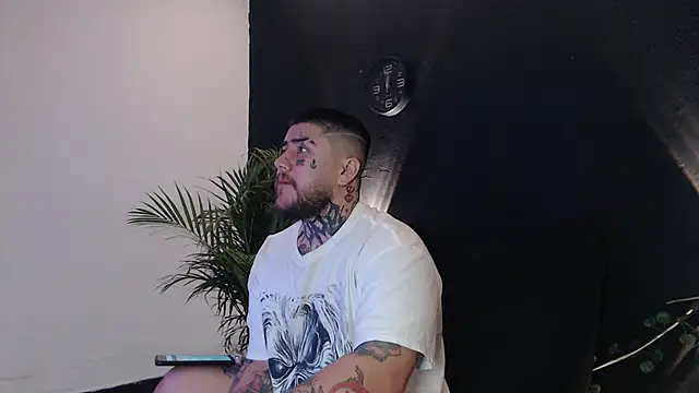 Snapshot of Ash_gusbig chatting on February 27, 2025, 2:57 am Ash gusbig online show from February 27, 2025, 2:57 am