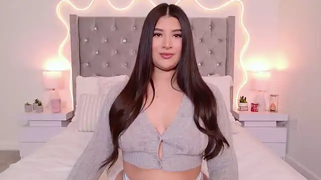 JuliaSUMMERS2022 online show from April 16, 2026, 11:40 pm