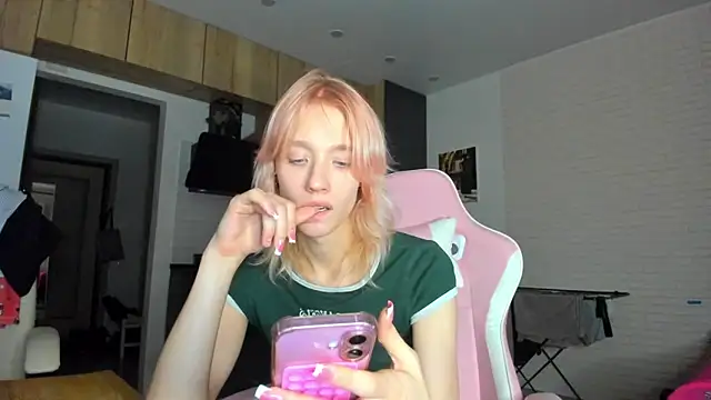 Snapshot of _Alice_Kitty chatting on February 17, 2026, 7:33 pm Alice Kitty online show from February 17, 2026, 7:33 pm