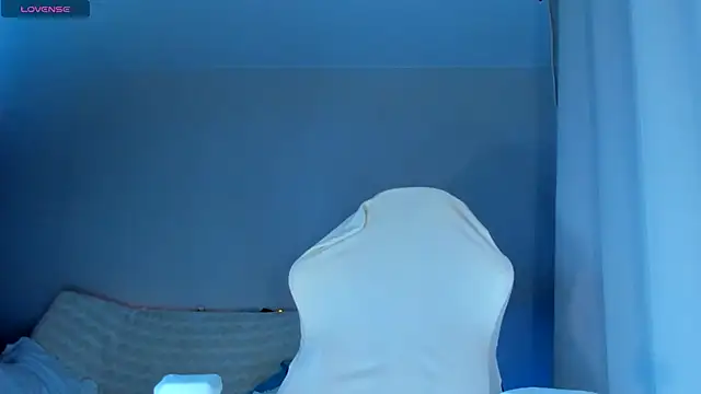 JennyWoody online show from November 19, 2025, 2:33 am