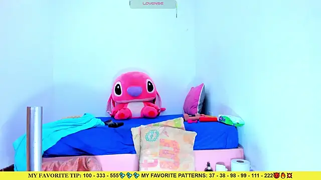 AriannaLewiis online show from July 24, 2026, 7:32 pm