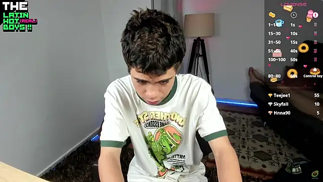 MyLatinHotBoys online show from December 18, 2024, 7:52 pm