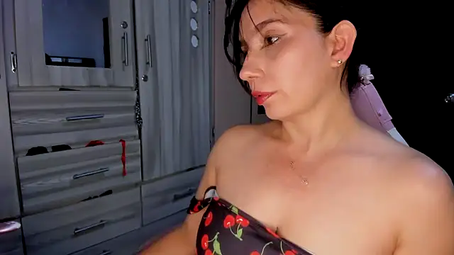 littlelight1 online show from May 22, 2026, 1:42 pm