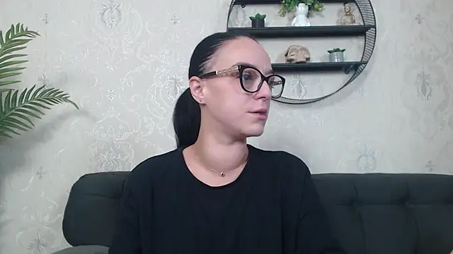 IzabelllNoir online show from November 14, 2025, 7:56 am