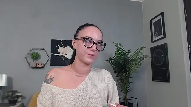 IzabelllNoir online show from March 4, 2026, 10:01 am