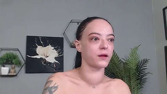 IzabelllNoir online show from February 14, 2026, 7:30 am