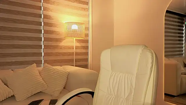 AtheneaRossi online show from October 4, 2025, 10:11 pm