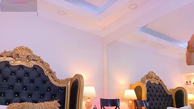 AdelinaVans online show from November 19, 2025, 11:21 am