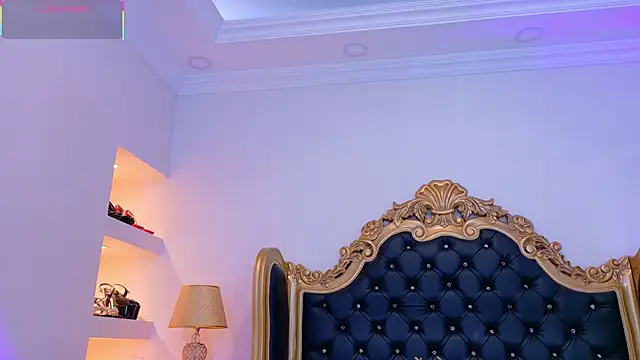 AdelinaVans online show from November 7, 2025, 11:26 am