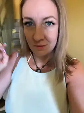 Snapshot of LaVitaBelle chatting on June 20, 2026, 7:02 am LaVitaBelle online show from June 20, 2026, 7:02 am