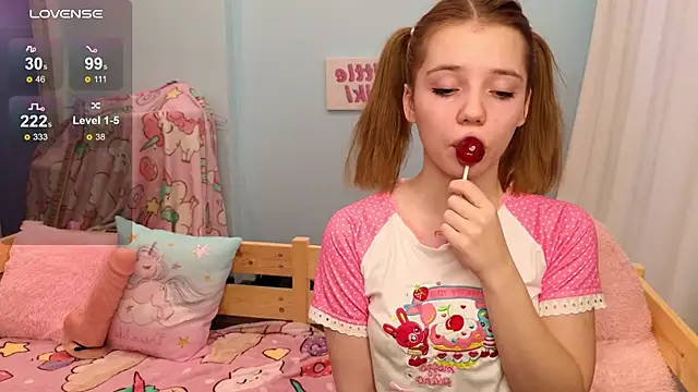 PrincessLittleKiki online show from November 4, 2025, 7:12 am