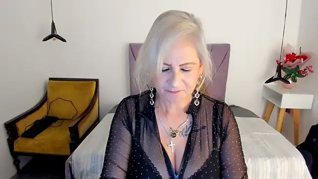 ScarletHoot  online show from May 28, 2026, 5:19 pm
