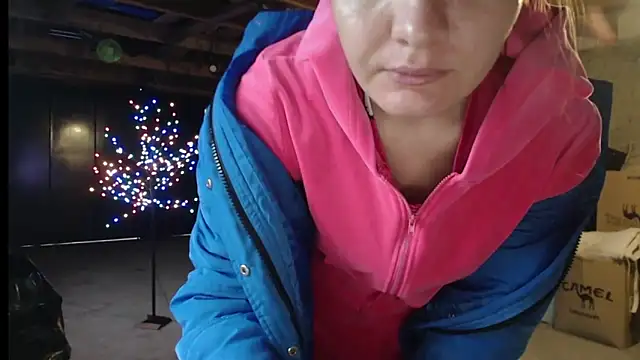  JustmeHere  online show from December 2, 2025, 9:33 am