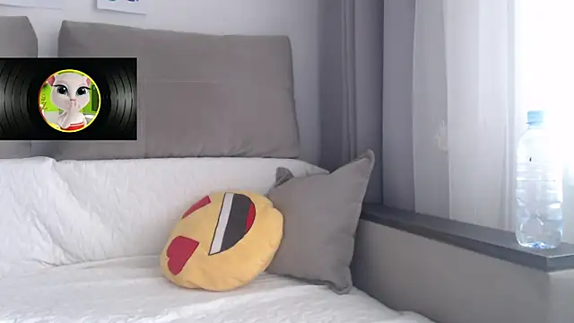  JustmeHere  online show from February 2, 2026, 9:41 am