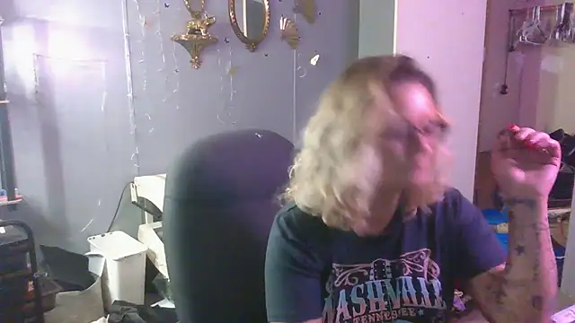 Lisalovely6981 online show from March 17, 2025, 4:22 pm