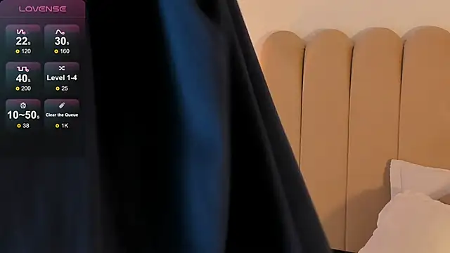 anna-henao online show from February 12, 2025, 1:06 pm