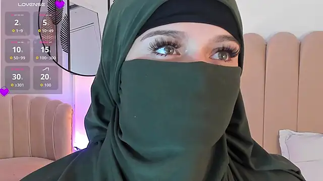 anna-henao online show from September 9, 2025, 10:08 pm