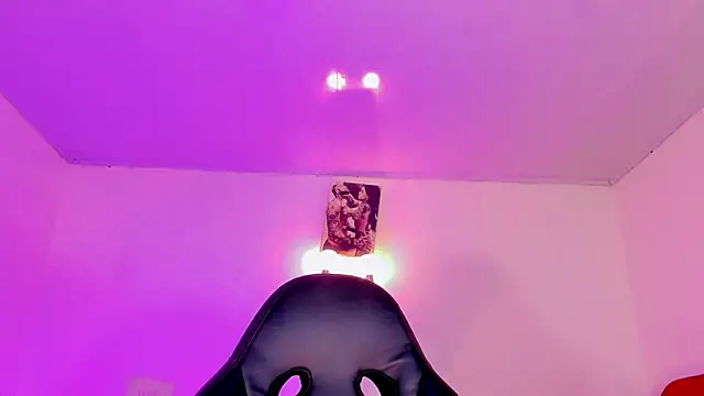 naomy  xx online show from November 12, 2025, 3:10 am