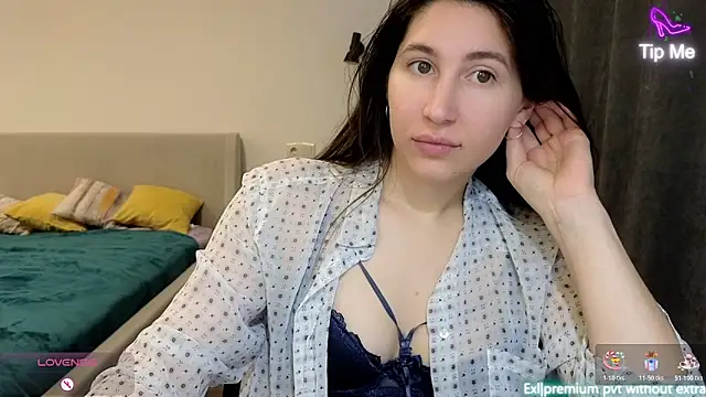 Snapshot of marrycolins chatting on February 10, 2026, 2:43 am marrycolins online show from February 10, 2026, 2:43 am