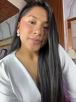 LinnaGardenia online show from April 18, 2026, 2:08 pm