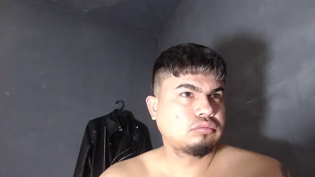 Snapshot of DickMasterfindom chatting on March 12, 2025, 6:43 pm DickMasterfindom online show from March 12, 2025, 6:43 pm