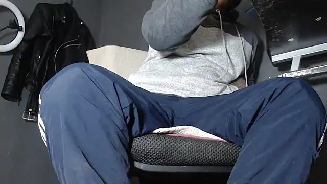Snapshot of DickMasterfindom chatting on March 9, 2025, 6:11 pm DickMasterfindom online show from March 9, 2025, 6:11 pm