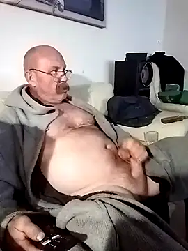 Snapshot of iambradz chatting on March 3, 2025, 12:17 pm iambradz online show from March 3, 2025, 12:17 pm