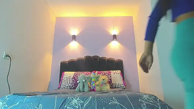 Sofia Clauss  online show from September 26, 2025, 4:41 am