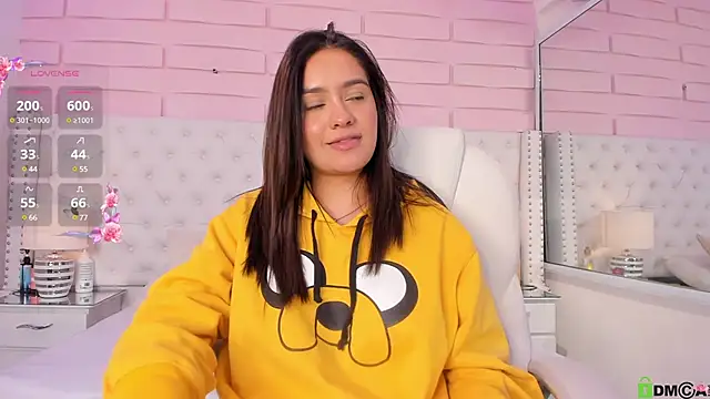 Snapshot of Yaaky_ chatting on January 25, 2025, 12:27 am Yaaky online show from January 25, 2025, 12:27 am