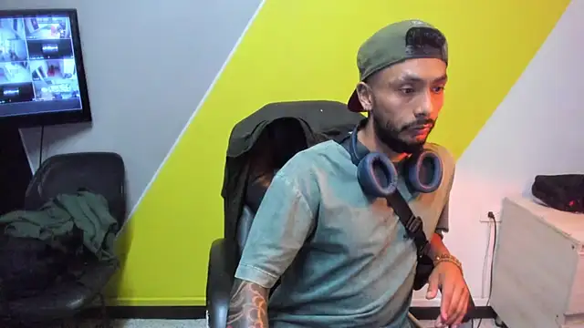 Tom cooper  online show from April 17, 2026, 4:48 am