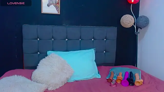 Snapshot of candy_lux_ chatting on November 19, 2025, 6:52 pm candy lux online show from November 19, 2025, 6:52 pm