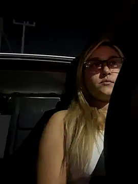 DarianaGuzz online show from October 25, 2025, 12:54 am