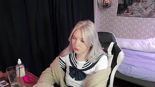 Snapshot of VikaPowers chatting on December 4, 2024, 11:52 pm VikaPowers online show from December 4, 2024, 11:52 pm