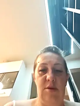 AvaLloyd online show from April 11, 2026, 3:03 am