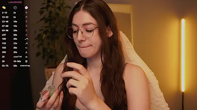 Snapshot of Ester_Hill chatting on December 2, 2025, 1:17 am Ester Hill online show from December 2, 2025, 1:17 am