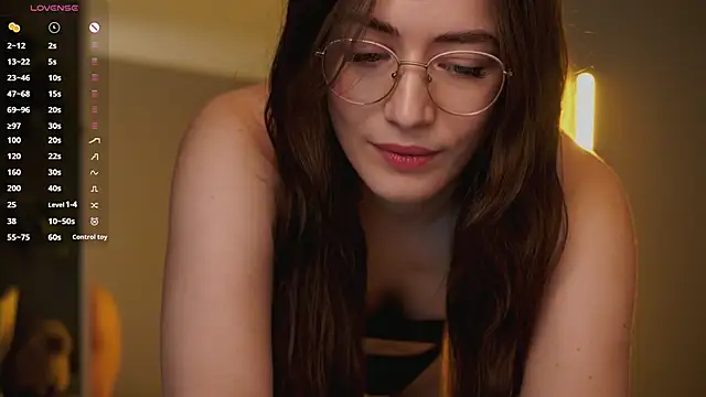 Snapshot of Ester_Hill chatting on September 10, 2025, 9:47 pm Ester Hill online show from September 10, 2025, 9:47 pm