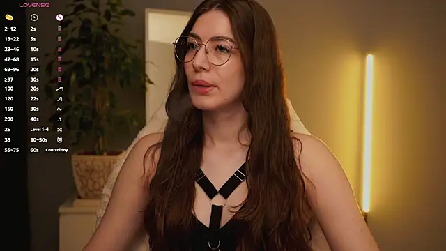 Snapshot of Ester_Hill chatting on September 28, 2025, 11:55 pm Ester Hill online show from September 28, 2025, 11:55 pm