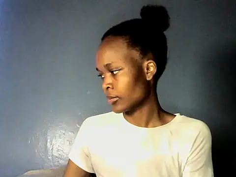 Snapshot of cyberbunnie chatting on February 6, 2025, 6:46 pm cyberbunnie online show from February 6, 2025, 6:46 pm