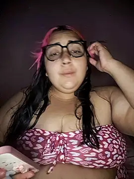 Snapshot of BURNINGROSEBBW22 chatting on February 5, 2026, 3:46 am BURNINGROSEBBW22 online show from February 5, 2026, 3:46 am