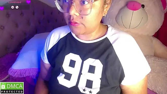 Snapshot of KittyHot20 chatting on November 10, 2025, 9:25 am KittyHot20 online show from November 10, 2025, 9:25 am